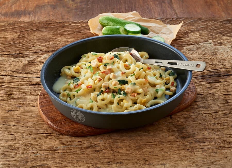 Trek'n Eat Creamy Pasta with Chicken and Spinach valmisateria