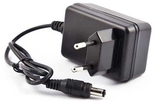 M Tiger Sports EU-seinälaturi 230 V, 8,5 V ulostulo (7,4 V akuille)
