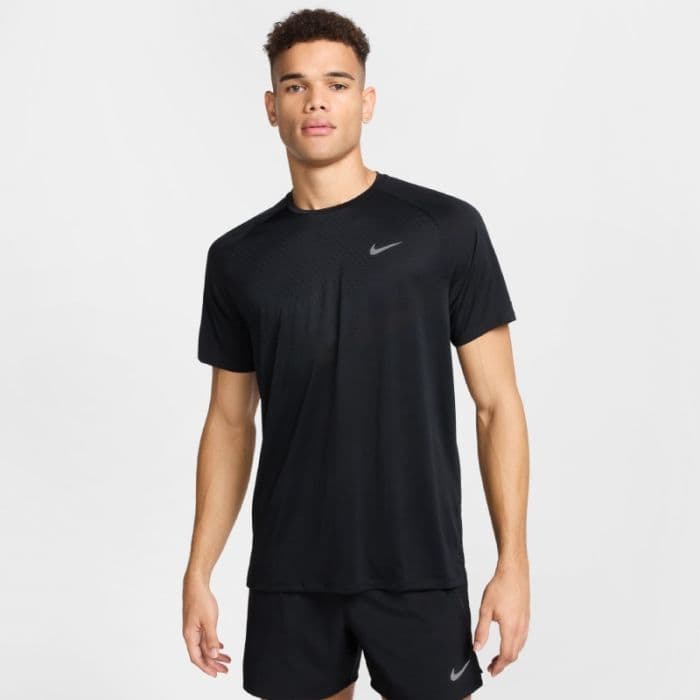 Nike Dri-FIT Stride Adv T-paita, koko L - Kevyt ja hengittävä juoksupaita miehille aktiiviseen käyttöön